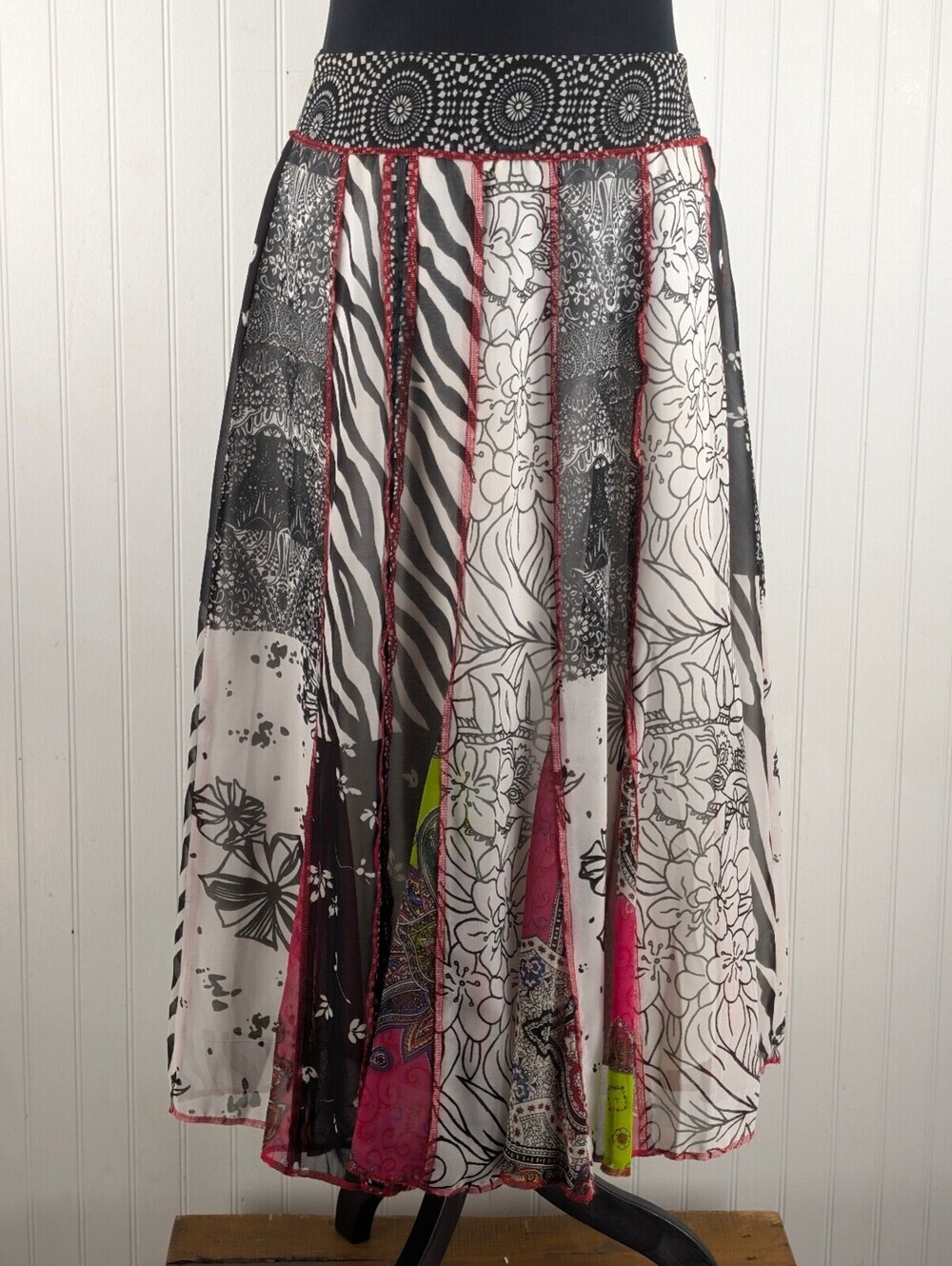Choices Women's Bohemian Midi Peasant Skirt Black and White Floral Pattern Sz. L